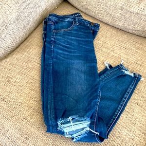 American eagle button up distress jeans.
